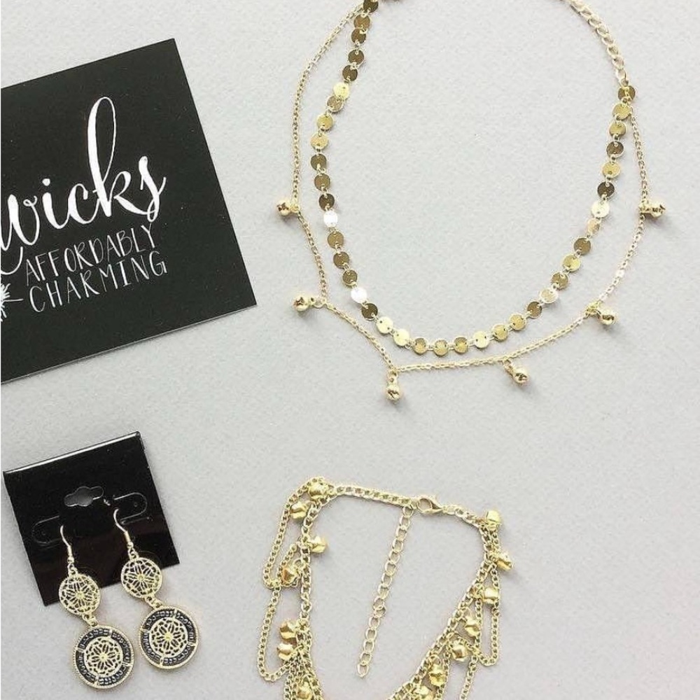 Gold Chain Bracelet/Anklet w/ Bells Brand New - Picture 2 of 4